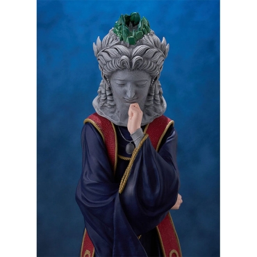 Близък план на лицето и маската на Селен