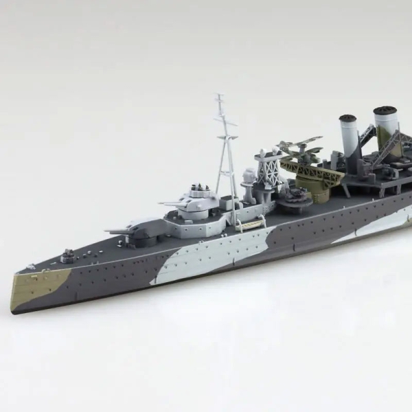 Model Kit Модел за Сглобяване - Royal Navy Heavy Cruiser Kent 1/700