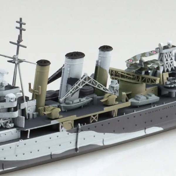 Model Kit Модел за Сглобяване - Royal Navy Heavy Cruiser Kent 1/700