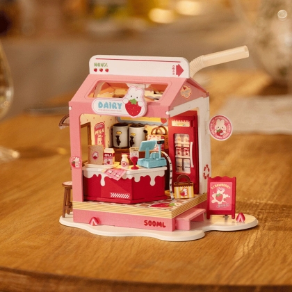 Box with pink lid and cute decorations