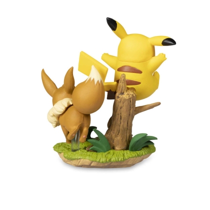 Colecția „Pokemon TCG” Pikachu și Eevee Poké Ball