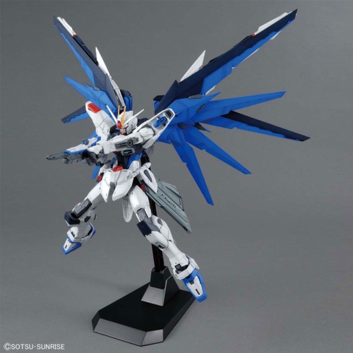 (MG) Gundam Model Kit Екшън Фигурка - Freedom Gundam Version 2.0 1/100